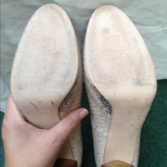 Stuart Weitzman beige croc with wooden heels. - Picture 5 of 7